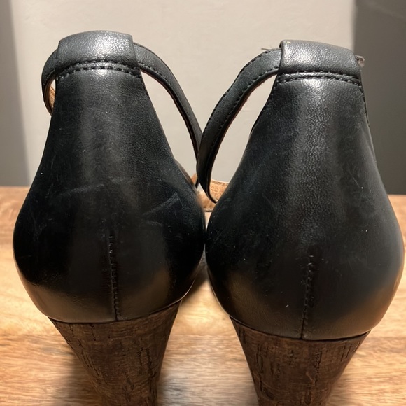 Clark’s Artisan Snakeskin Animal Print Wedges - Picture 16 of 16